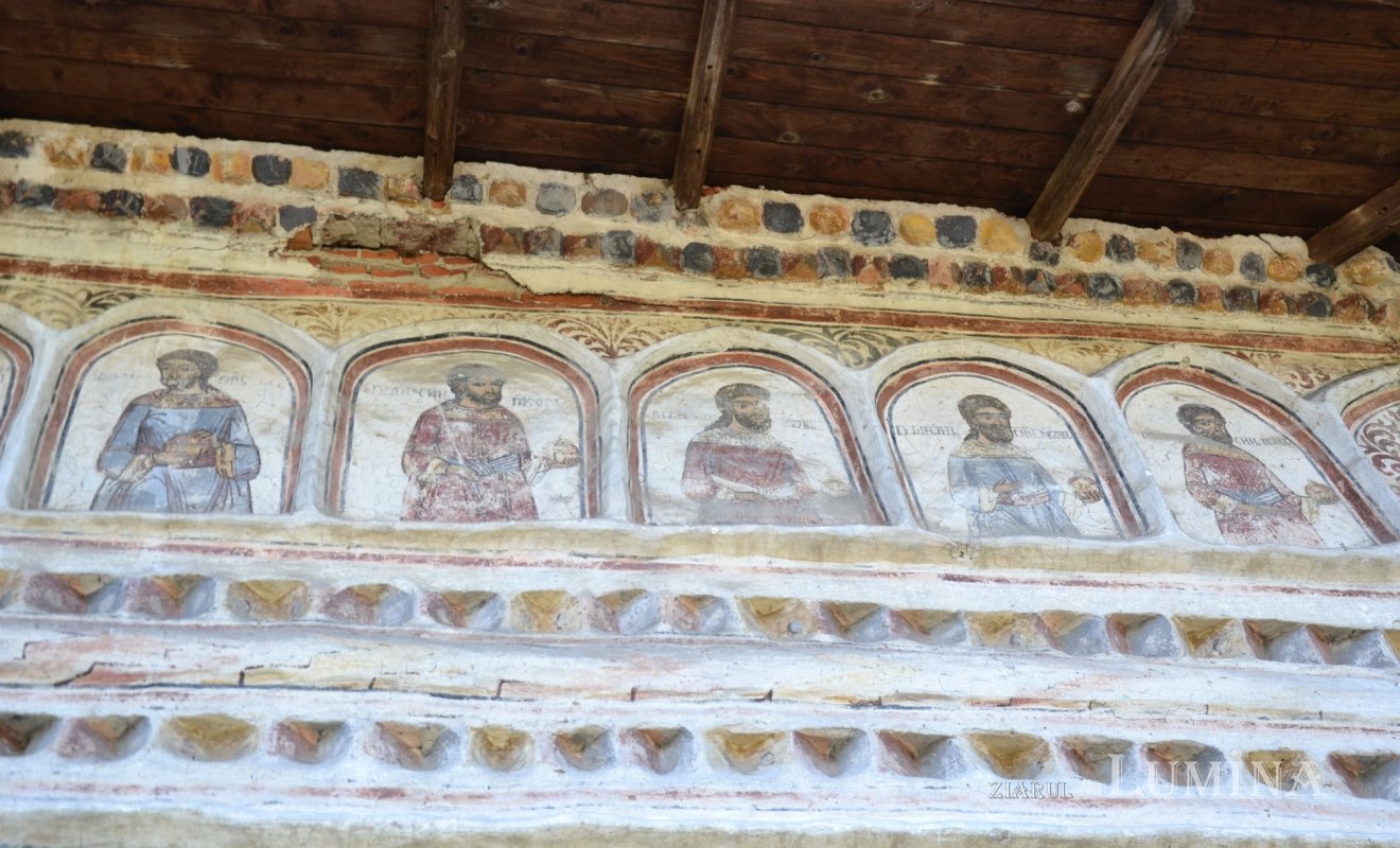 Satul culelor oltenești 191105