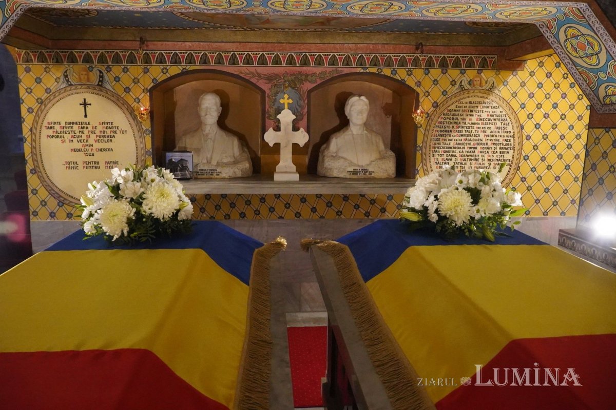 Binecuvântare la cripta filantropilor Nedelcu şi Ana Chercea 191217
