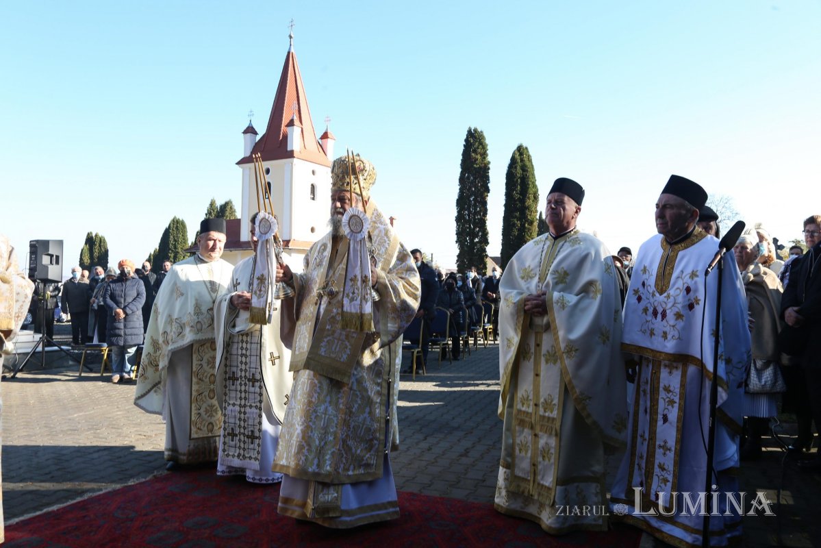 Veşmânt de sfinţenie pentru Biserica „Sfântul Ioan Botezătorul“ din Sălişte, judeţul Sibiu 191378
