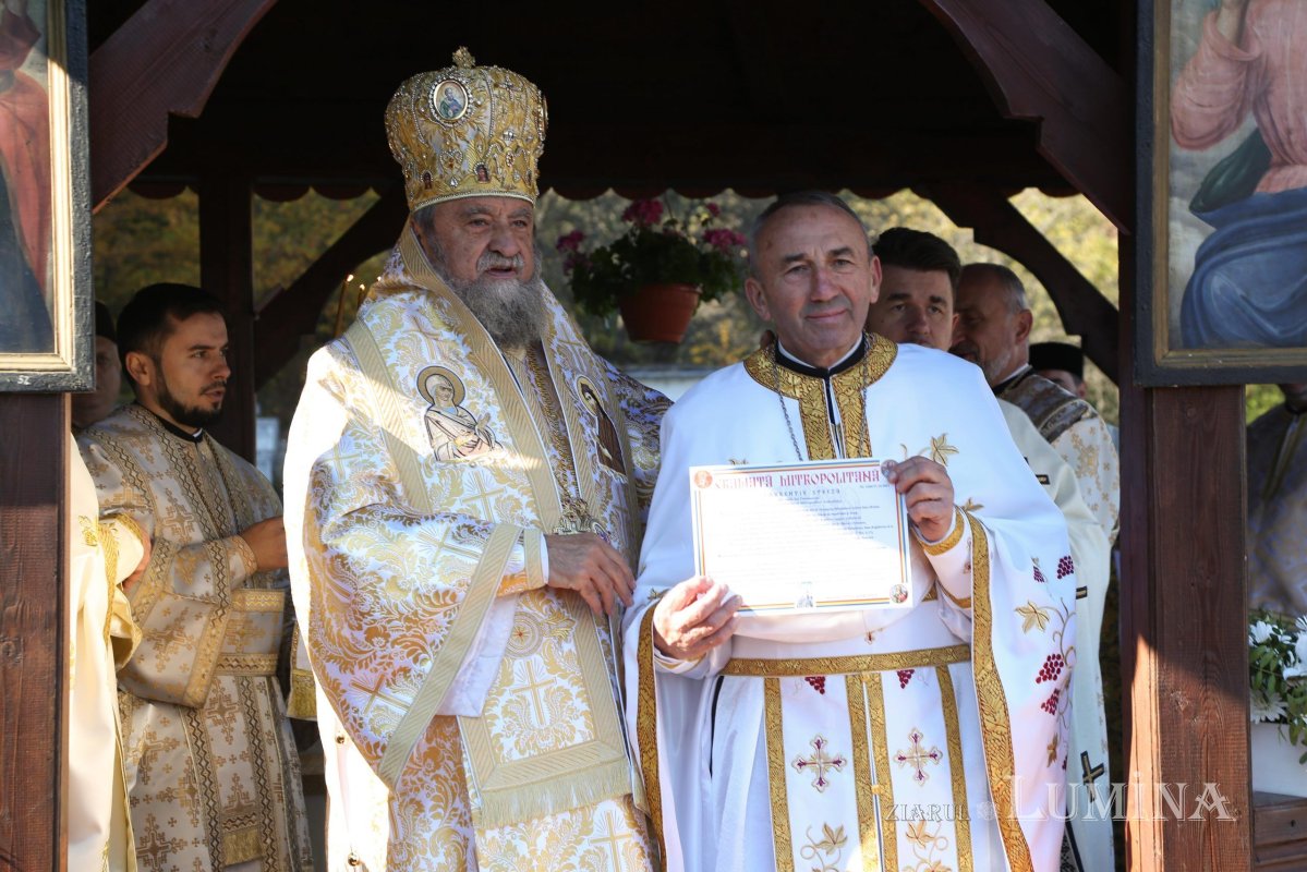 Veşmânt de sfinţenie pentru Biserica „Sfântul Ioan Botezătorul“ din Sălişte, judeţul Sibiu 191379