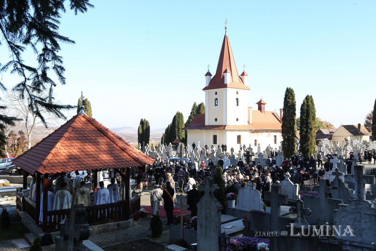 Veşmânt de sfinţenie pentru Biserica „Sfântul Ioan Botezătorul“ din Sălişte, judeţul Sibiu 191380