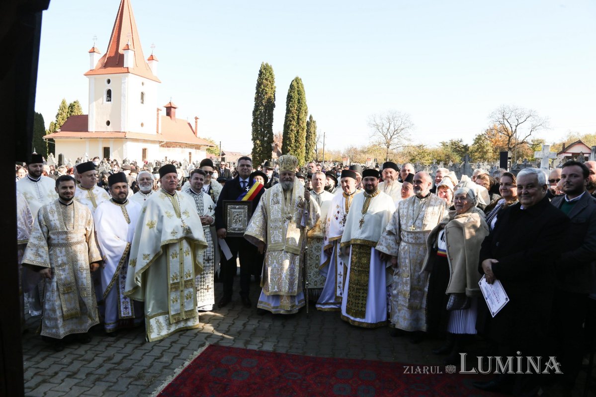 Veşmânt de sfinţenie pentru Biserica „Sfântul Ioan Botezătorul“ din Sălişte, judeţul Sibiu 191381