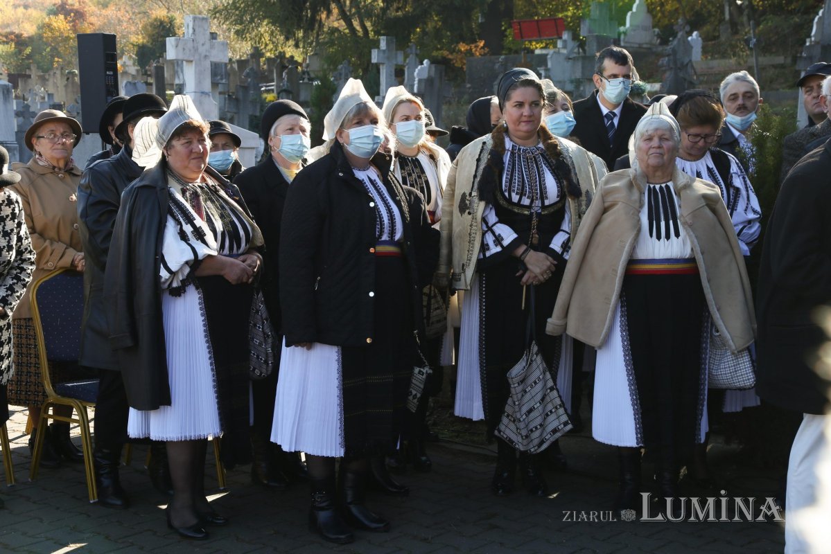 Veşmânt de sfinţenie pentru Biserica „Sfântul Ioan Botezătorul“ din Sălişte, judeţul Sibiu 191384