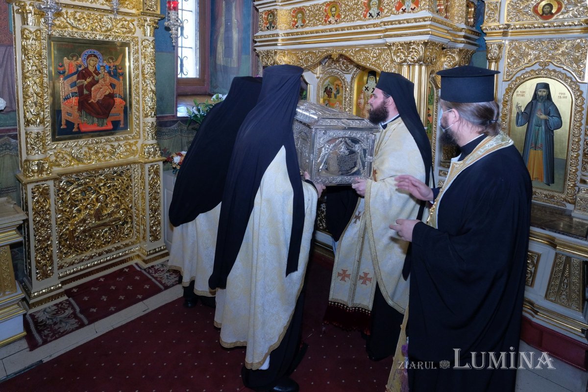 A început sărbătoarea Sfântului Ierarh Nectarie în Capitală 191832