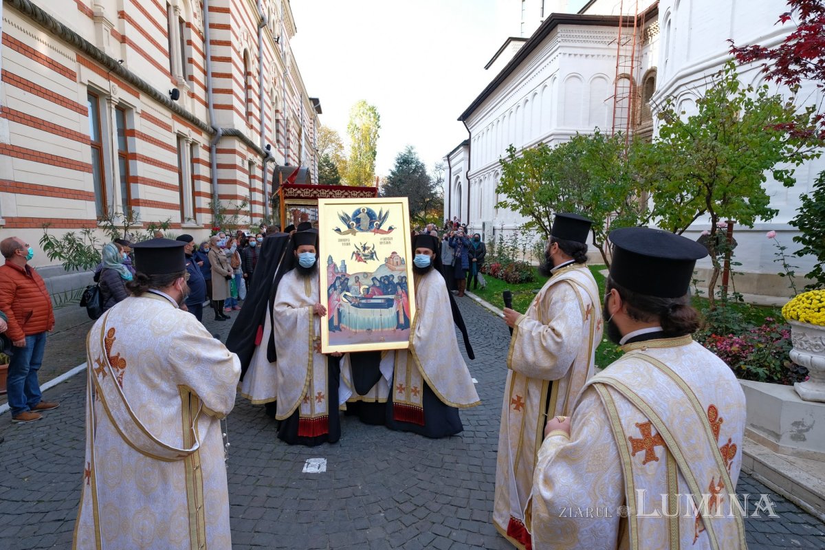 A început sărbătoarea Sfântului Ierarh Nectarie în Capitală 191840