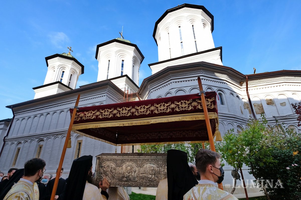 A început sărbătoarea Sfântului Ierarh Nectarie în Capitală 191842