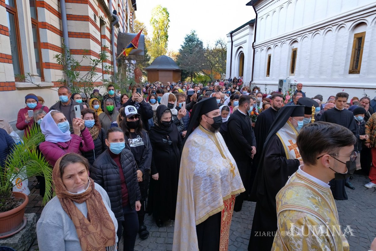 A început sărbătoarea Sfântului Ierarh Nectarie în Capitală 191843