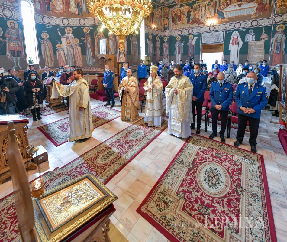 Jandarmii bucureşteni s-au rugat ocrotitorilor cerești 191973