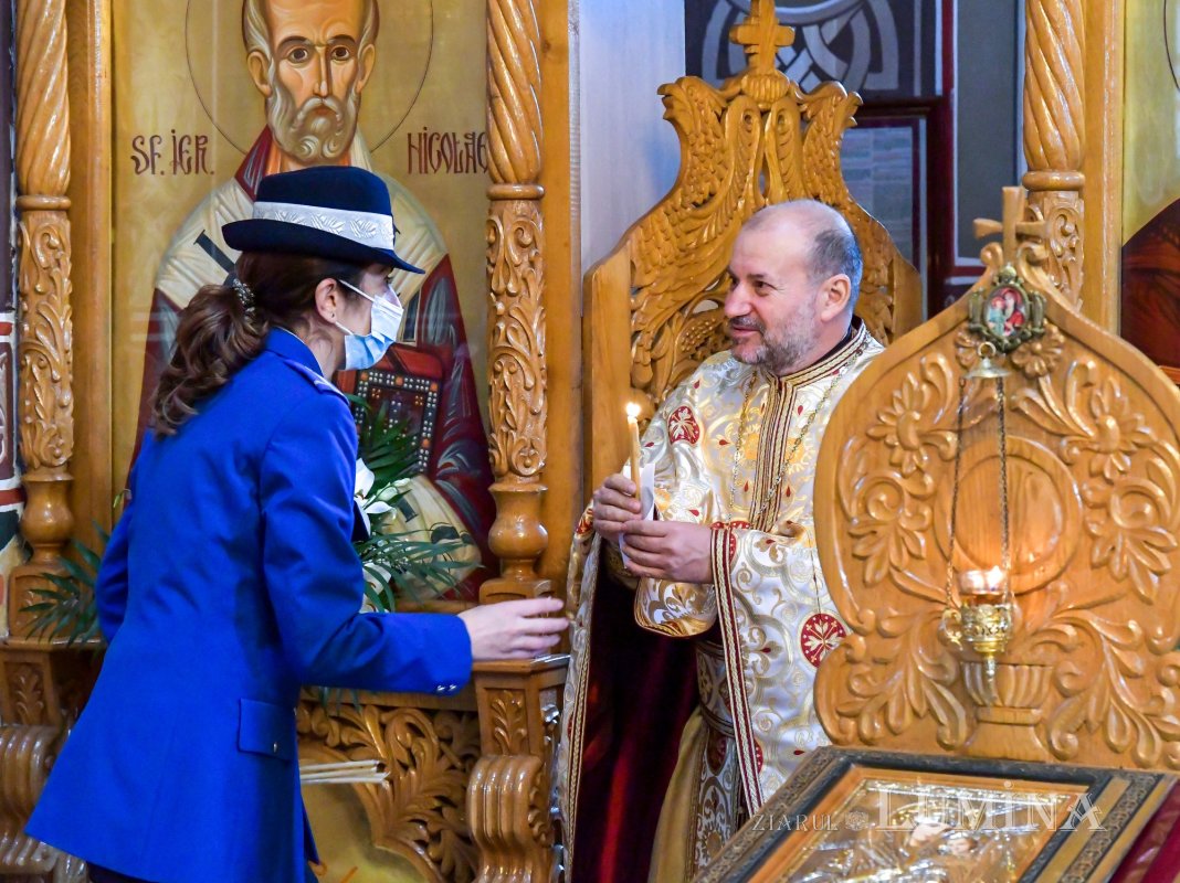 Jandarmii bucureşteni s-au rugat ocrotitorilor cerești 191974