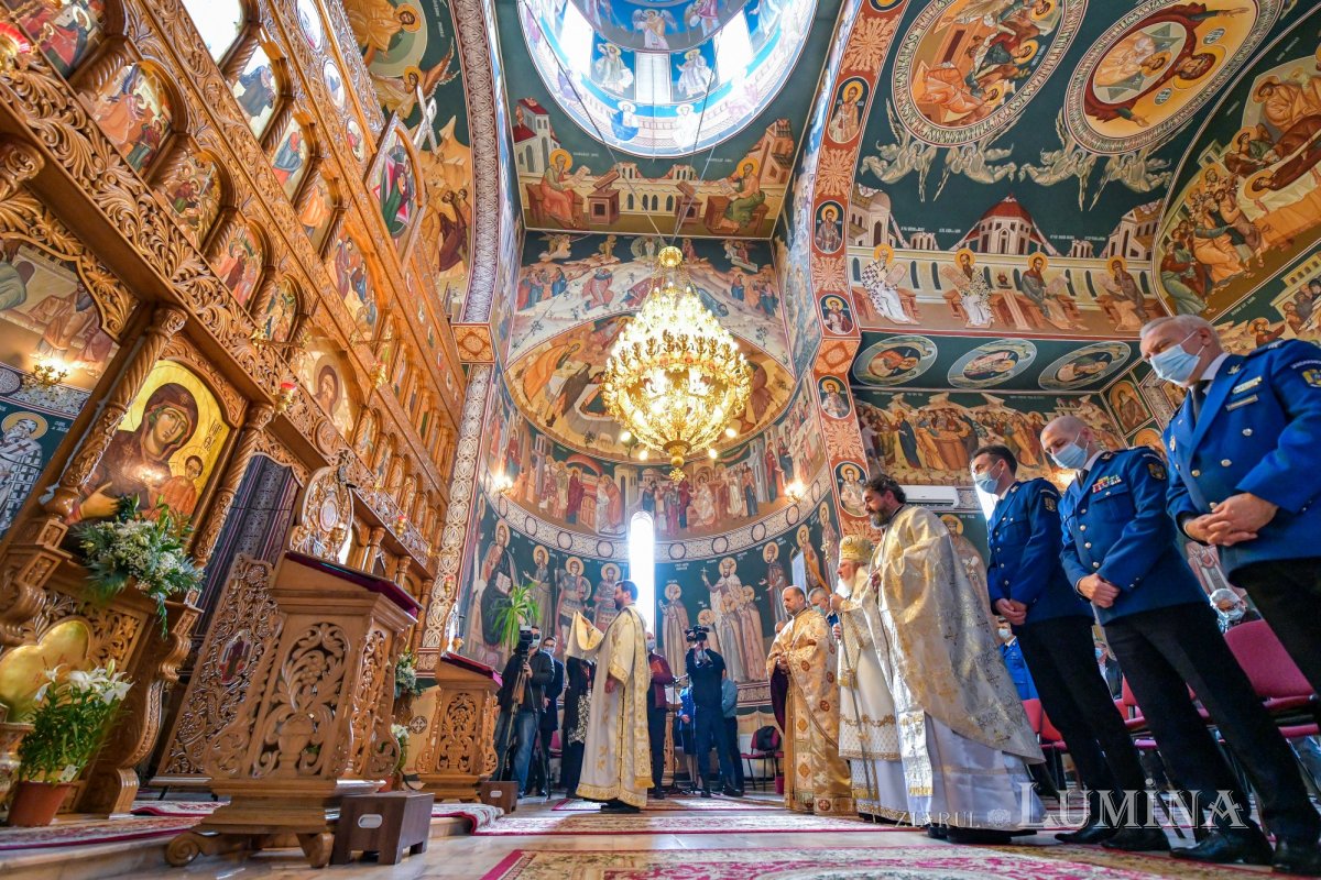 Jandarmii bucureşteni s-au rugat ocrotitorilor cerești 191975