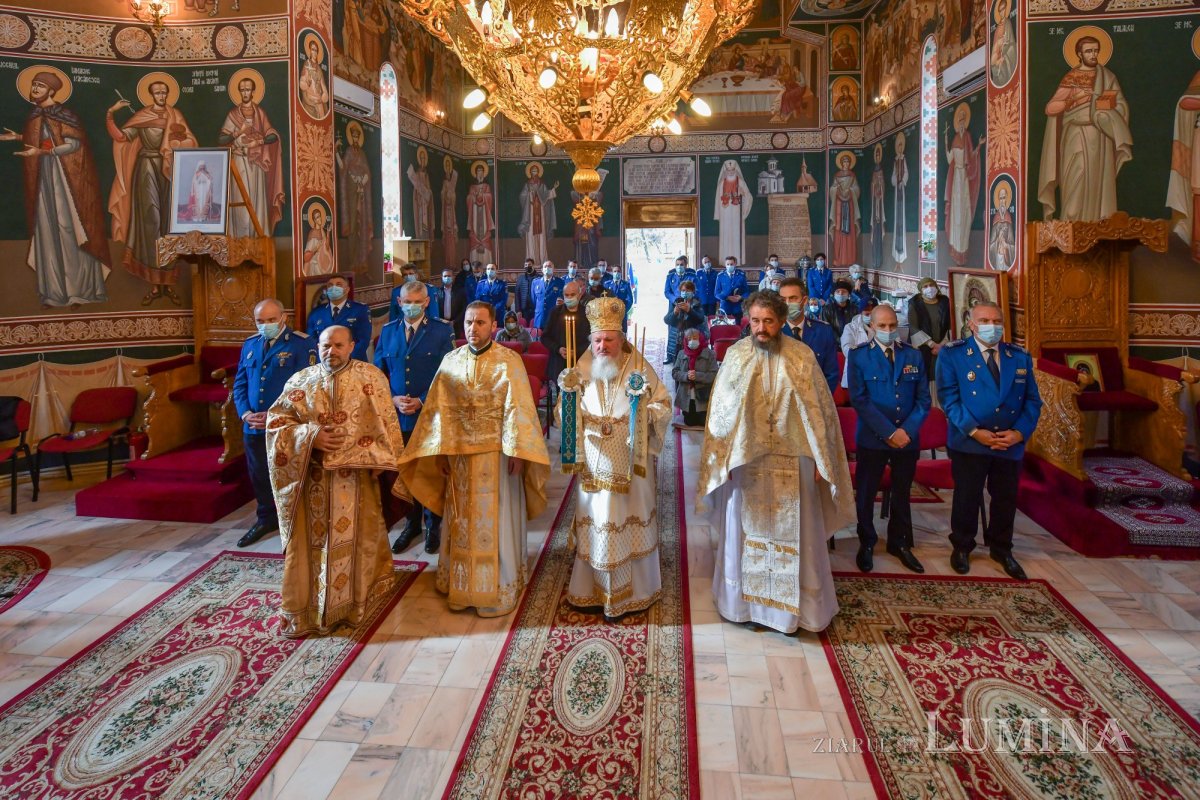 Jandarmii bucureşteni s-au rugat ocrotitorilor cerești 191977