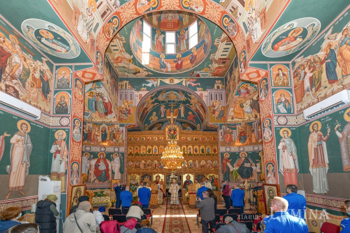 Jandarmii bucureşteni s-au rugat ocrotitorilor cerești 191983