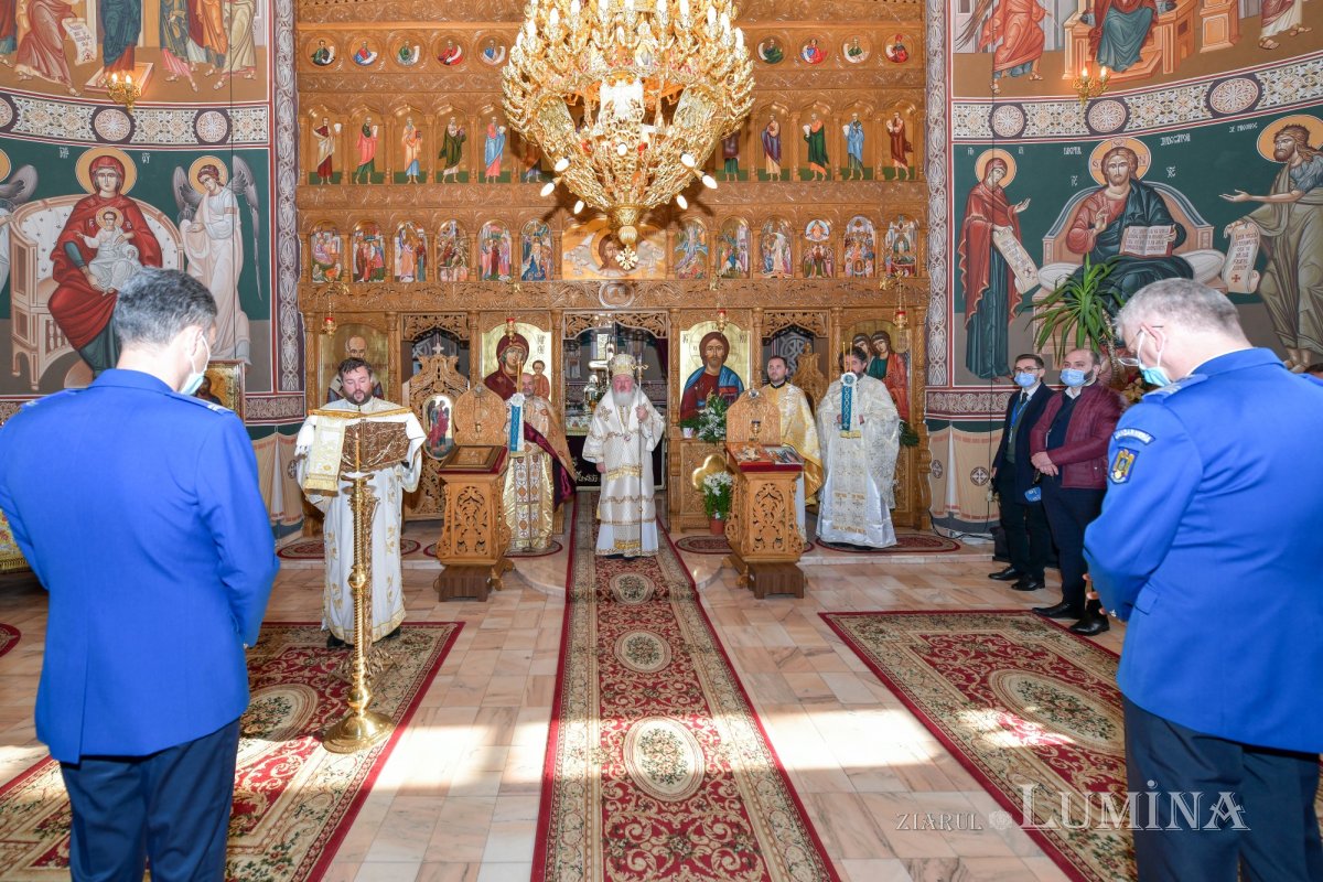Jandarmii bucureşteni s-au rugat ocrotitorilor cerești 191984