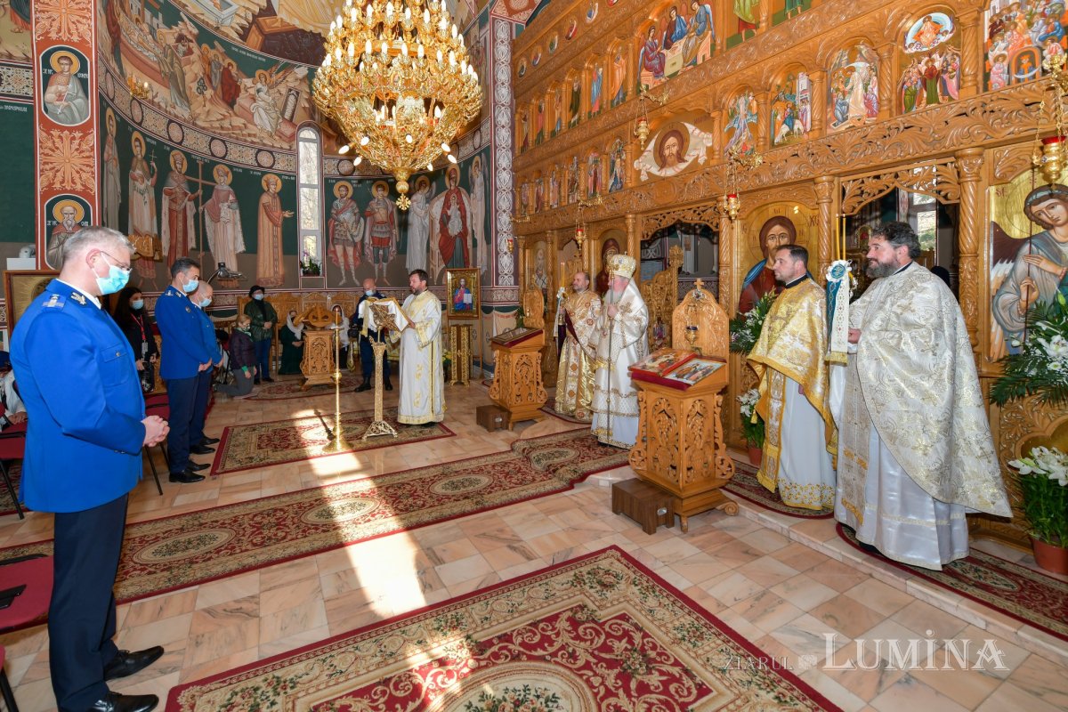 Jandarmii bucureşteni s-au rugat ocrotitorilor cerești 191985