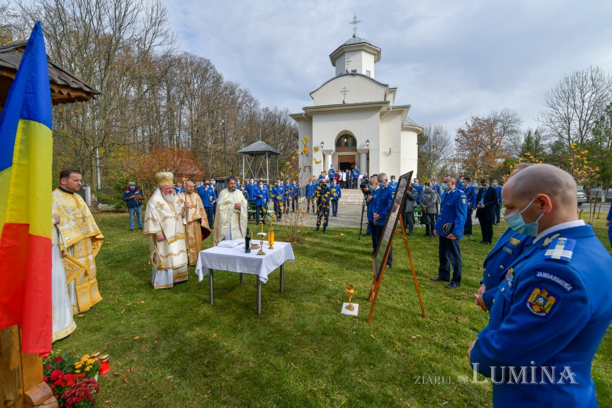 Jandarmii bucureşteni s-au rugat ocrotitorilor cerești 191991