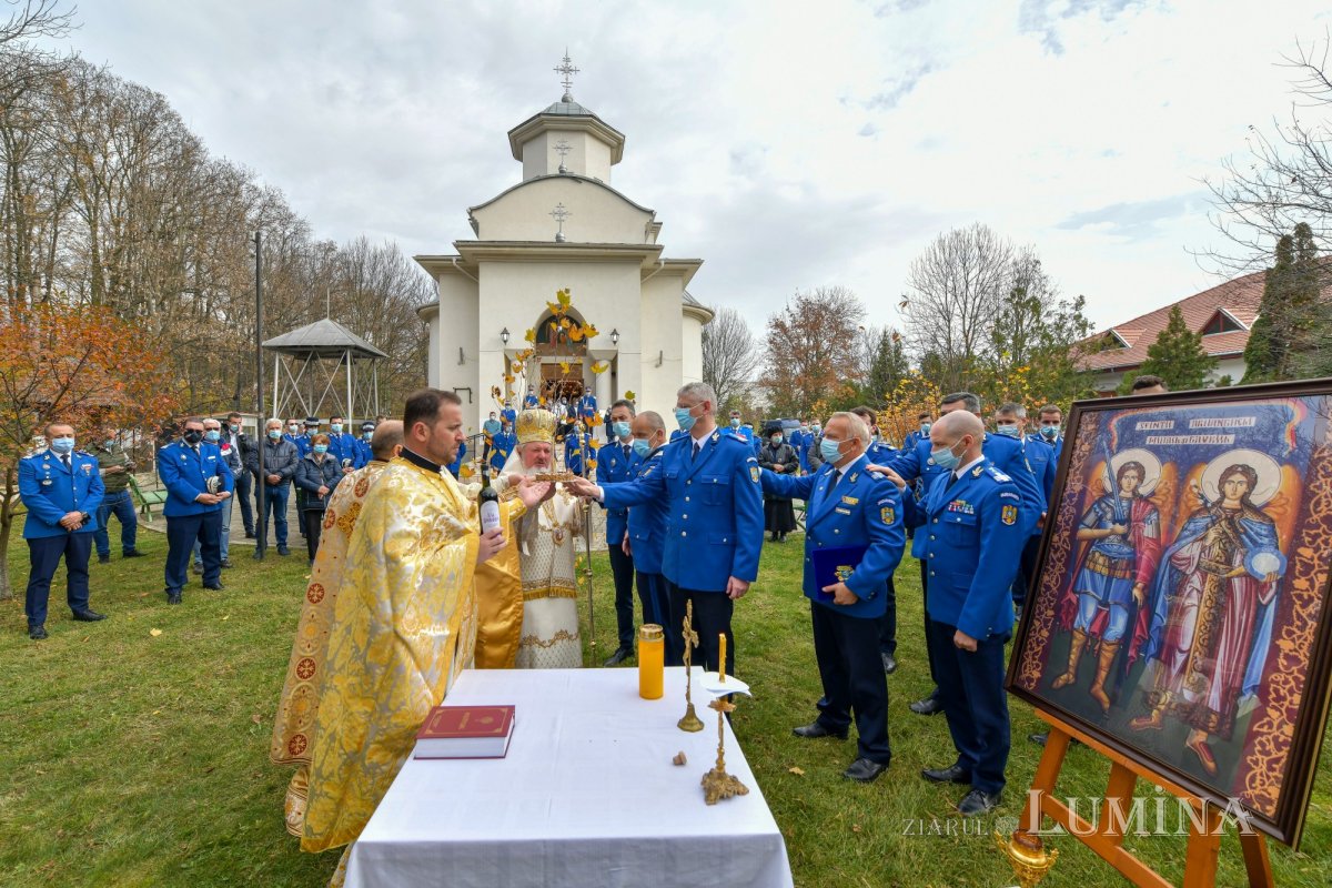 Jandarmii bucureşteni s-au rugat ocrotitorilor cerești 191994