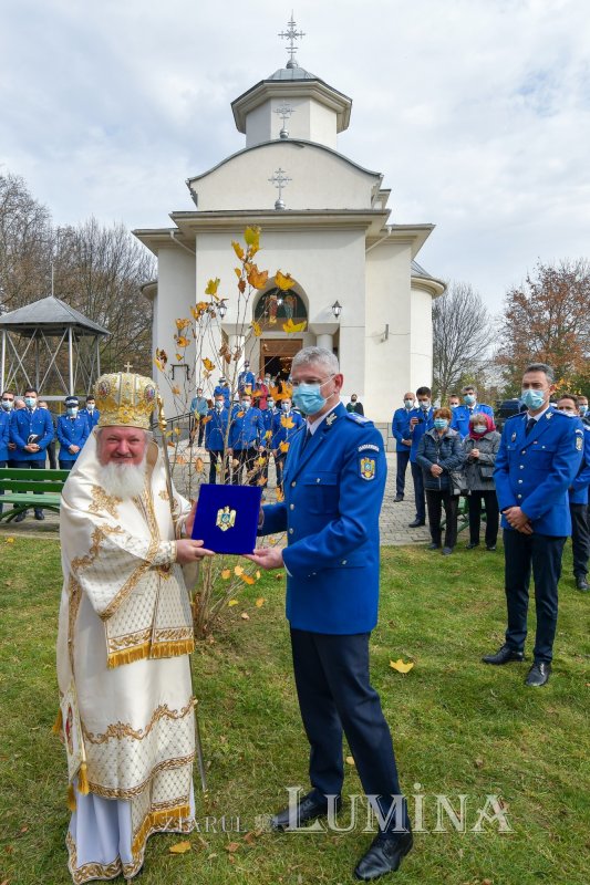 Jandarmii bucureşteni s-au rugat ocrotitorilor cerești 191996