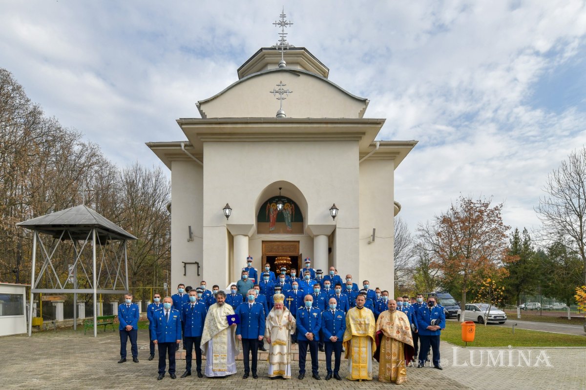 Jandarmii bucureşteni s-au rugat ocrotitorilor cerești 191997