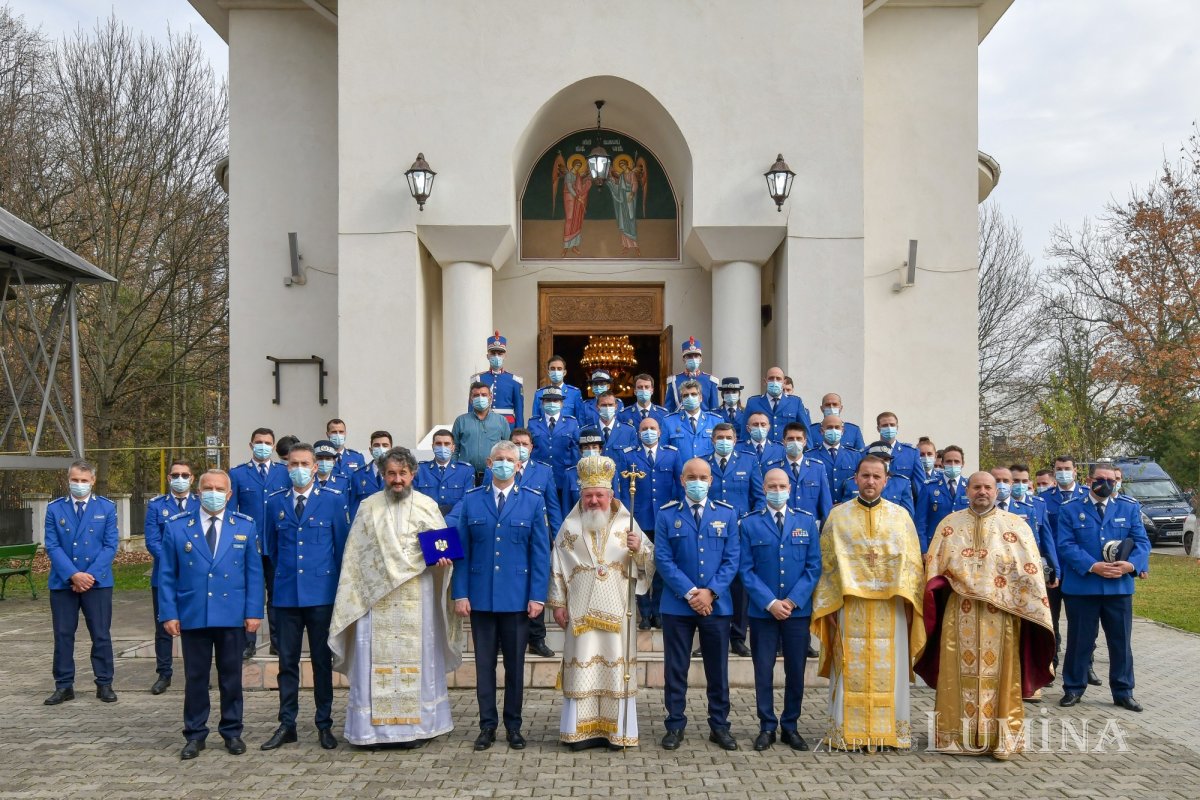 Jandarmii bucureşteni s-au rugat ocrotitorilor cerești 191998