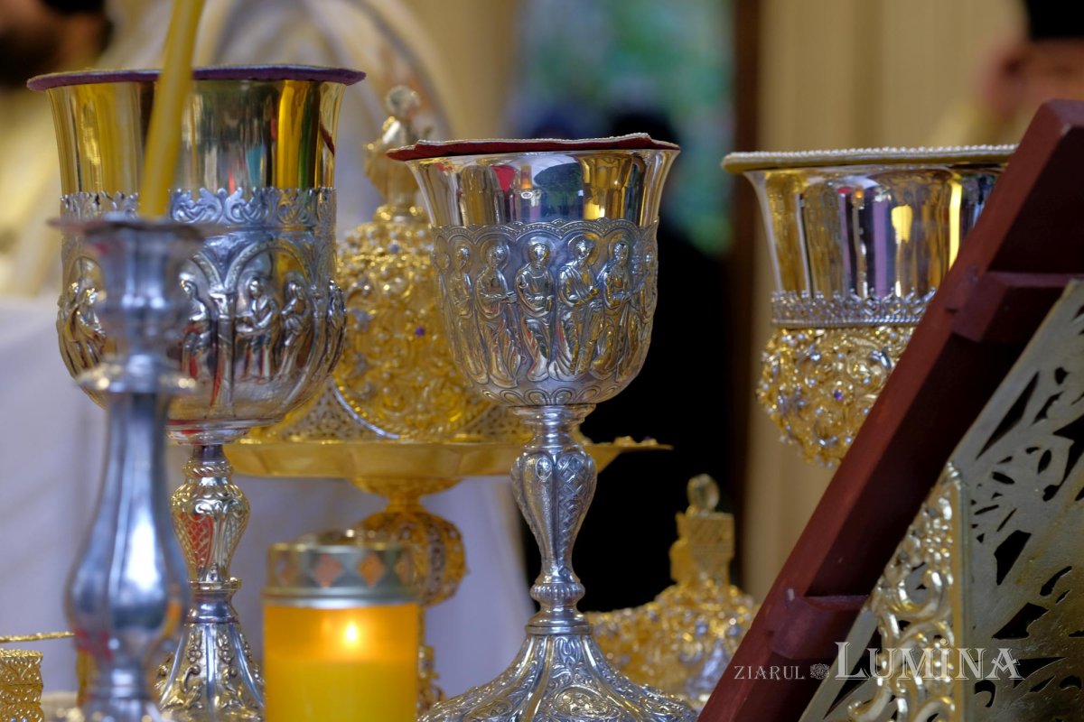 Dragostea credincioșilor români pentru Sfântul Ierarh Nectarie de la Eghina  192125