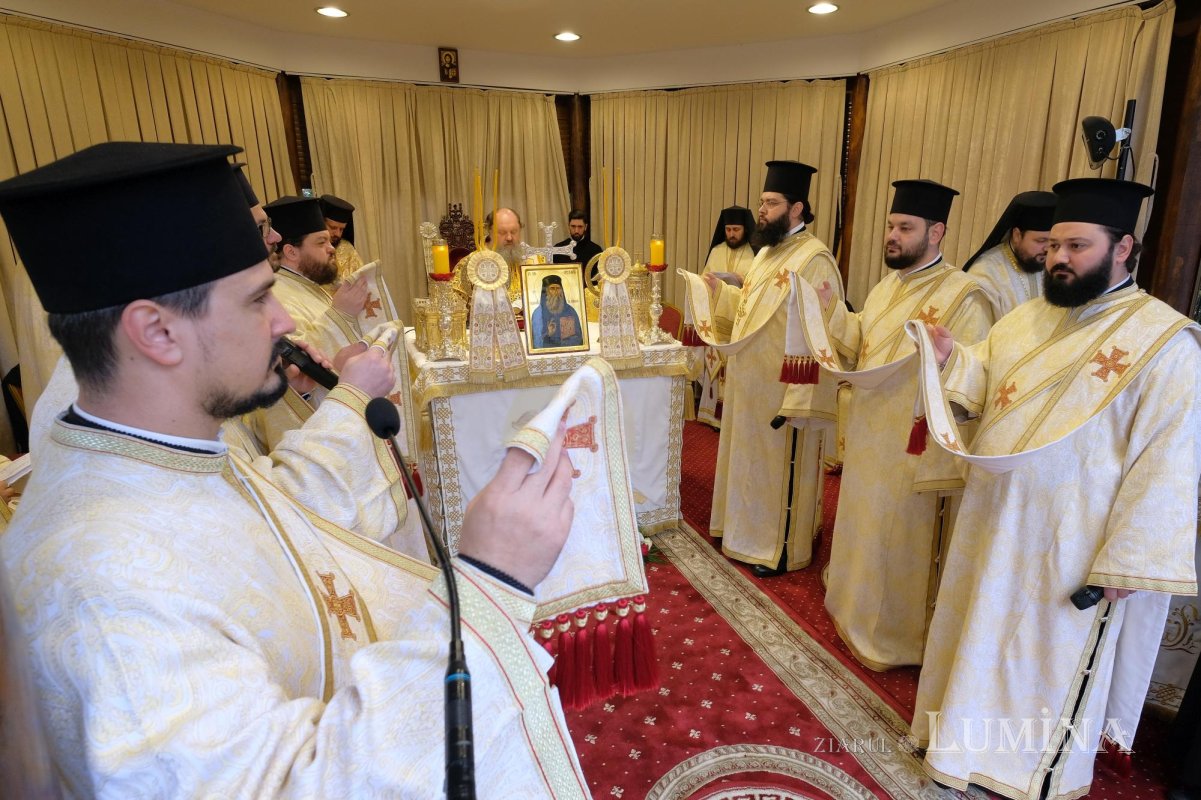 Dragostea credincioșilor români pentru Sfântul Ierarh Nectarie de la Eghina  192128