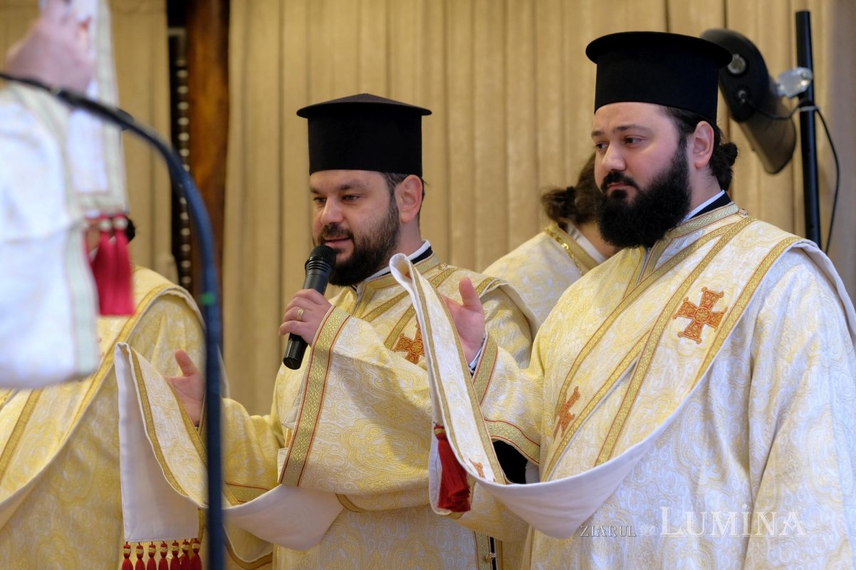 Dragostea credincioșilor români pentru Sfântul Ierarh Nectarie de la Eghina  192129