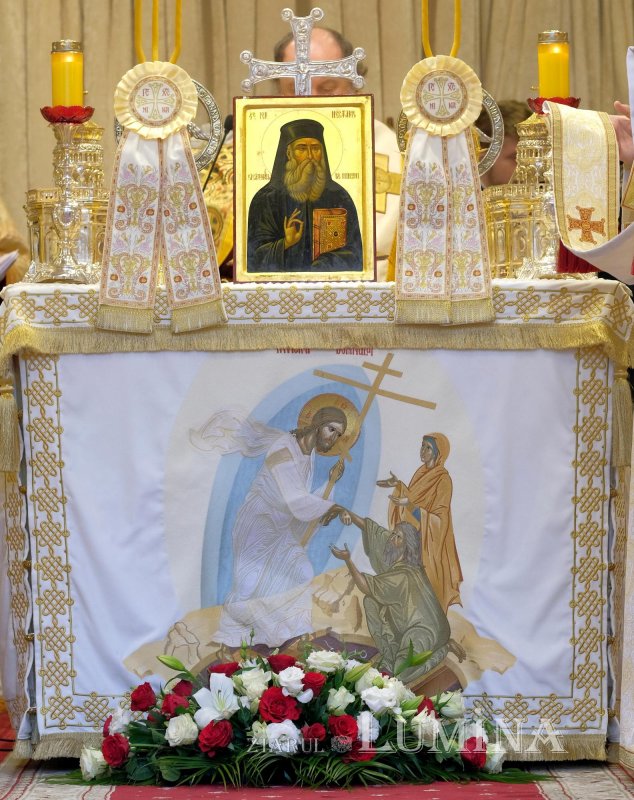 Dragostea credincioșilor români pentru Sfântul Ierarh Nectarie de la Eghina  192130