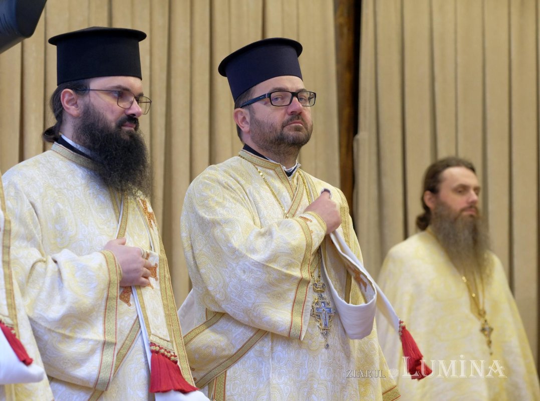 Dragostea credincioșilor români pentru Sfântul Ierarh Nectarie de la Eghina  192132