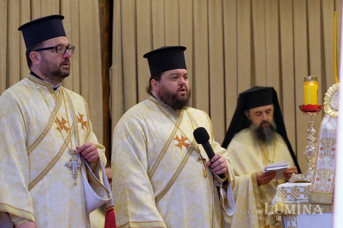 Dragostea credincioșilor români pentru Sfântul Ierarh Nectarie de la Eghina  192134