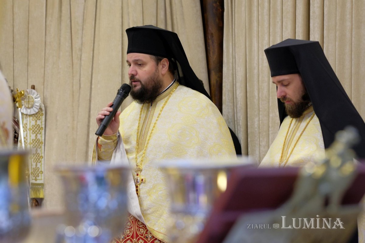 Dragostea credincioșilor români pentru Sfântul Ierarh Nectarie de la Eghina  192135