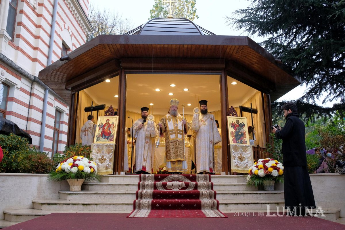 Dragostea credincioșilor români pentru Sfântul Ierarh Nectarie de la Eghina  192138