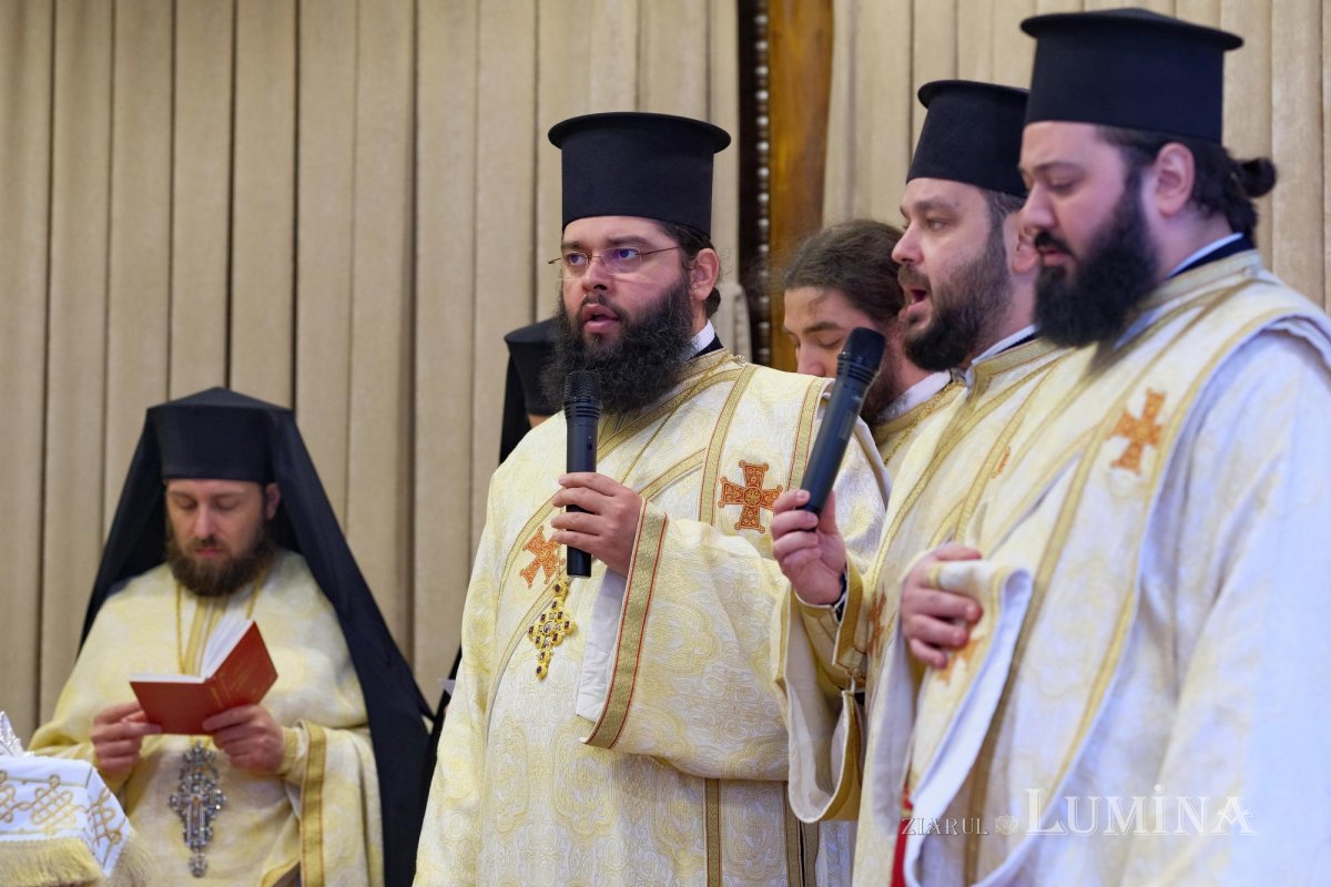 Dragostea credincioșilor români pentru Sfântul Ierarh Nectarie de la Eghina  192141