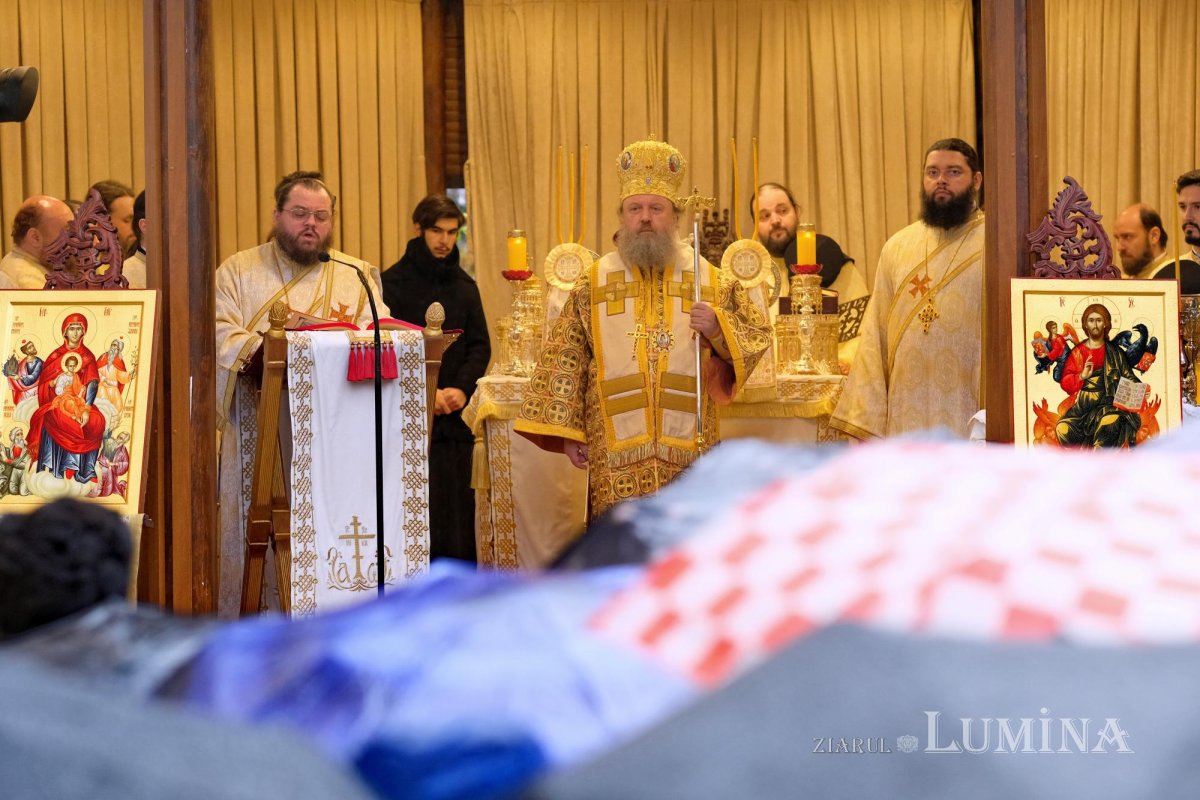 Dragostea credincioșilor români pentru Sfântul Ierarh Nectarie de la Eghina  192150