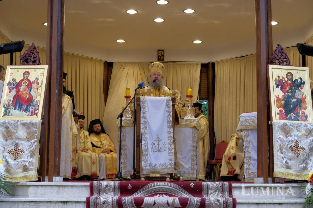 Dragostea credincioșilor români pentru Sfântul Ierarh Nectarie de la Eghina  192153