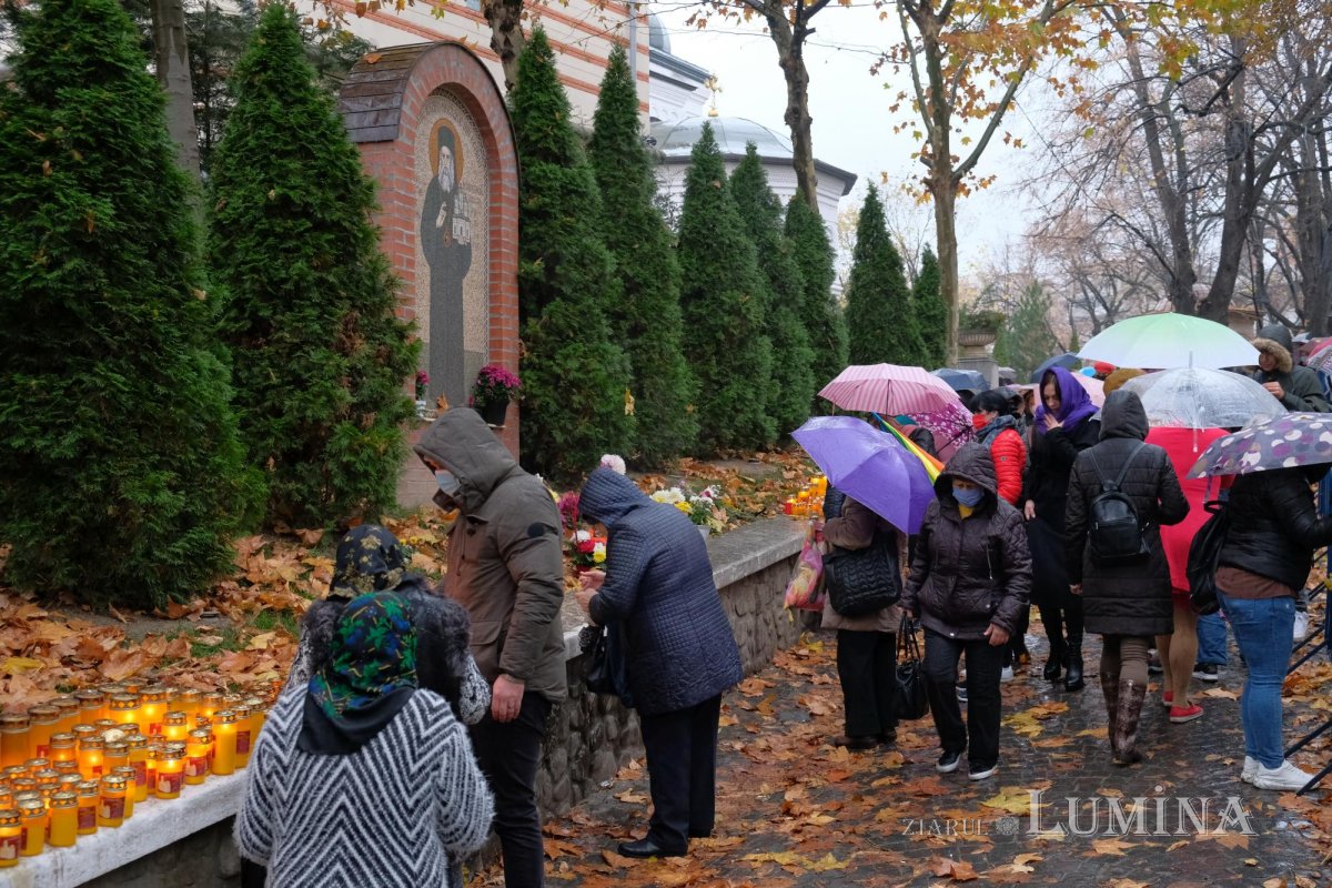 Dragostea credincioșilor români pentru Sfântul Ierarh Nectarie de la Eghina  192157
