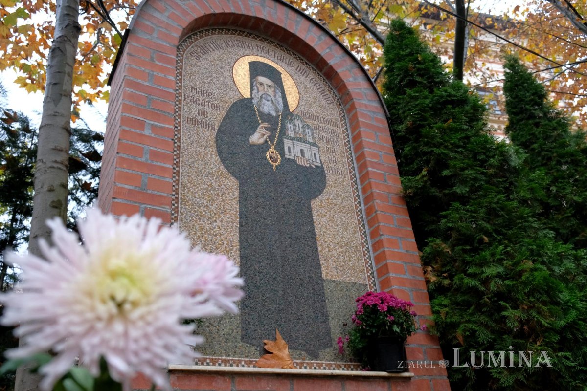 Dragostea credincioșilor români pentru Sfântul Ierarh Nectarie de la Eghina  192158