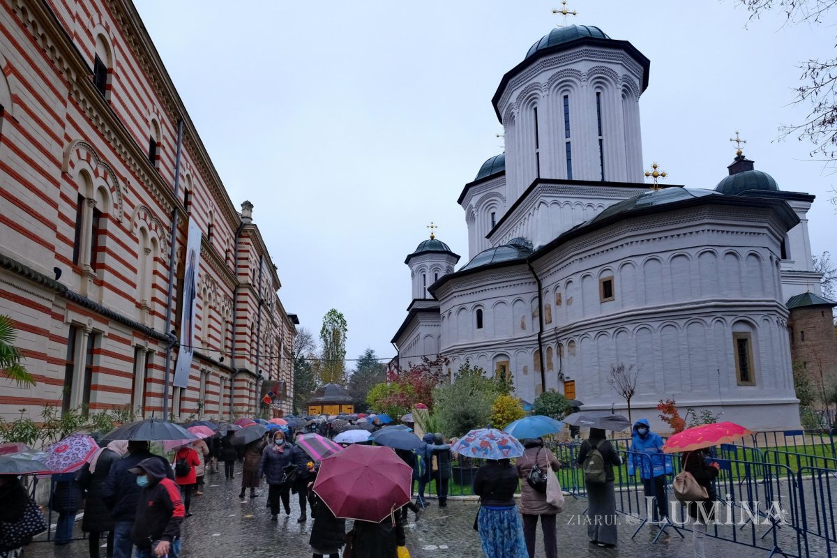 Dragostea credincioșilor români pentru Sfântul Ierarh Nectarie de la Eghina  192161
