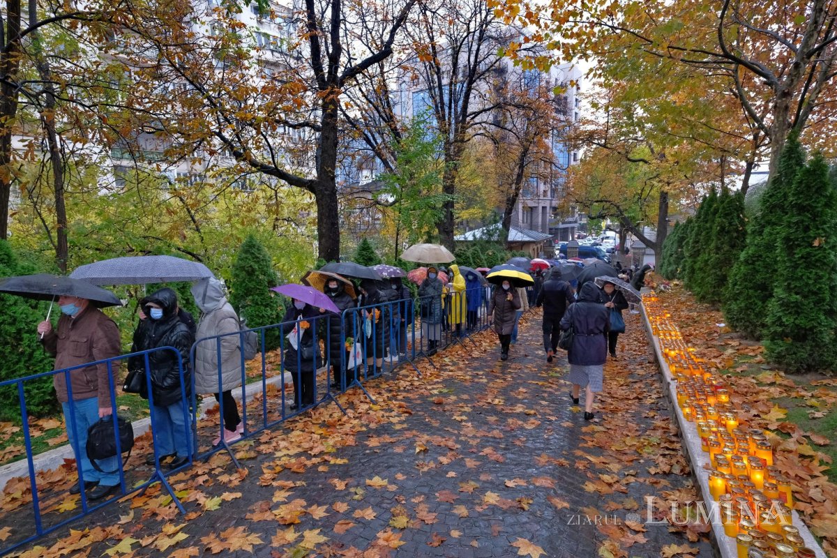 Dragostea credincioșilor români pentru Sfântul Ierarh Nectarie de la Eghina  192162