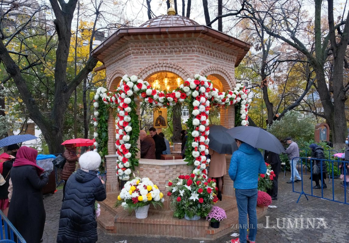 Dragostea credincioșilor români pentru Sfântul Ierarh Nectarie de la Eghina  192163
