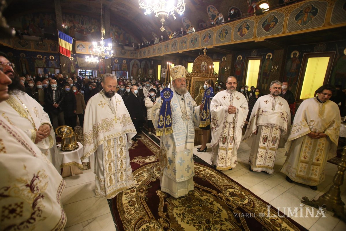Slujire la Biserica „Sfinţii Arhangheli Mihail şi Gavriil“ din Braşov 192101