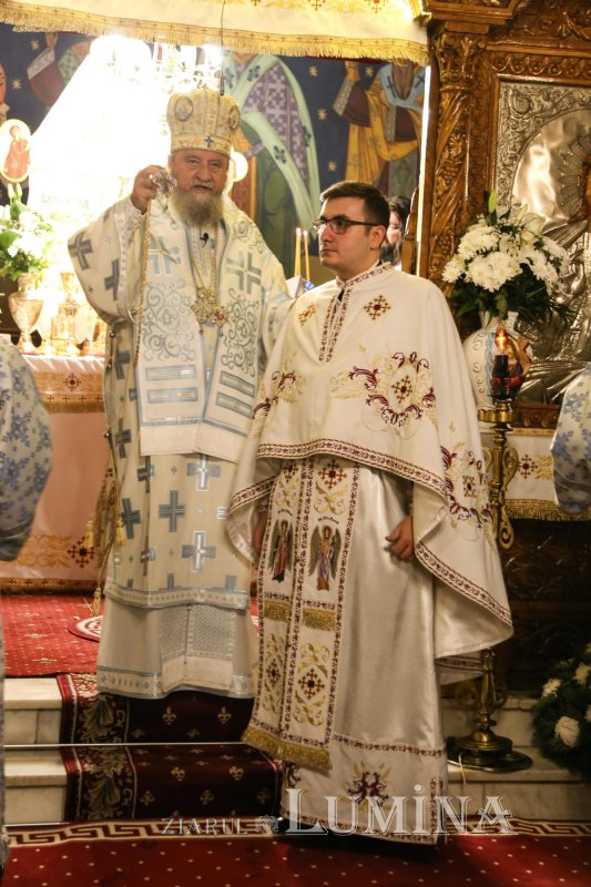 Slujire la Biserica „Sfinţii Arhangheli Mihail şi Gavriil“ din Braşov 192102