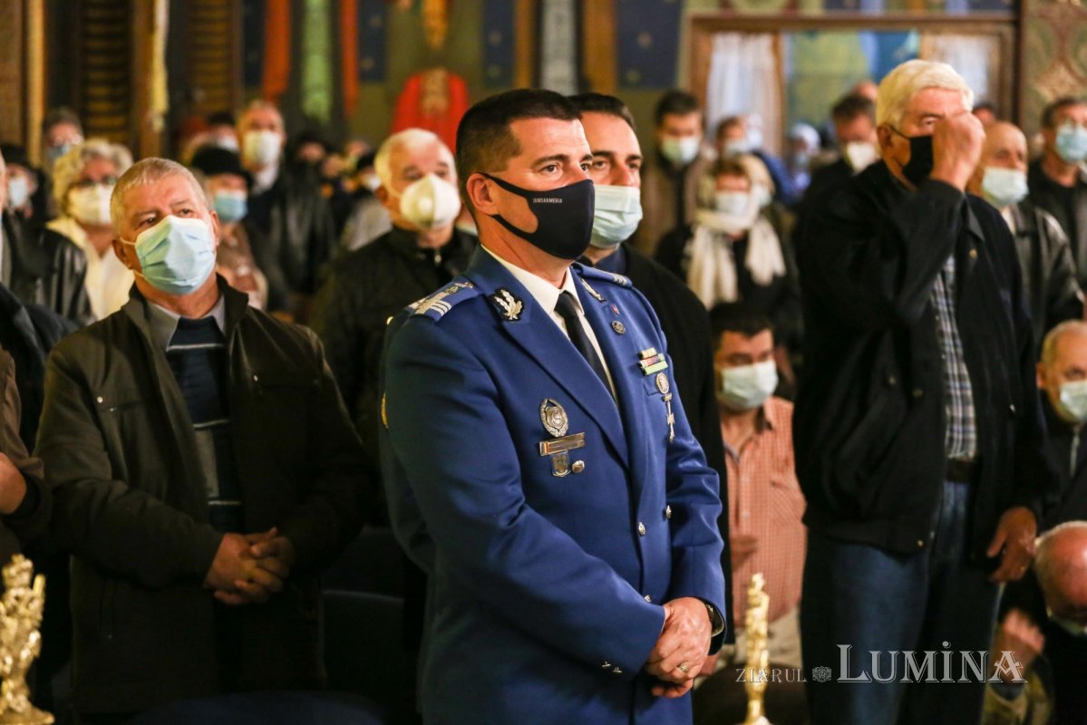 Slujire la Biserica „Sfinţii Arhangheli Mihail şi Gavriil“ din Braşov 192105