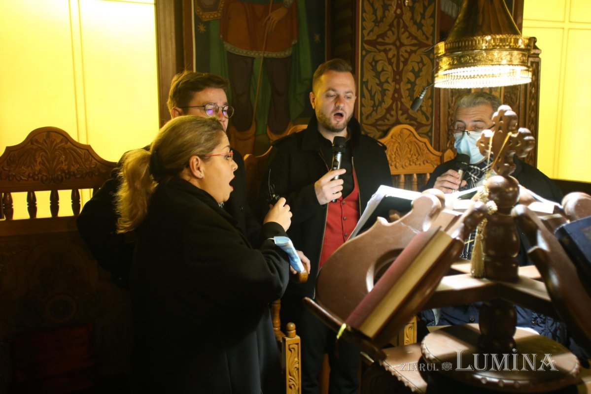 Slujire la Biserica „Sfinţii Arhangheli Mihail şi Gavriil“ din Braşov 192106