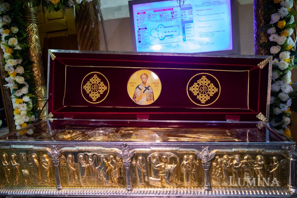 Priveghere cu ocazia hramului de toamnă al Paraclisului Catedralei Naționale 192540