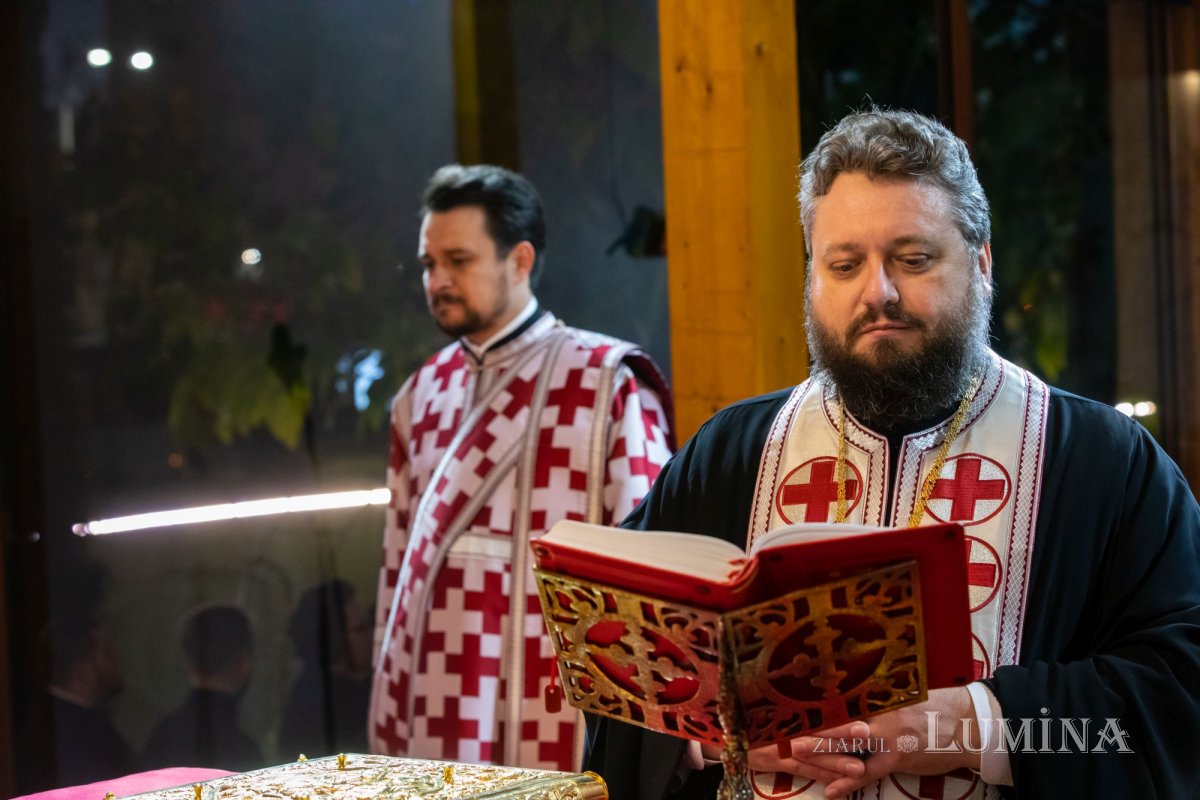 Priveghere cu ocazia hramului de toamnă al Paraclisului Catedralei Naționale 192553
