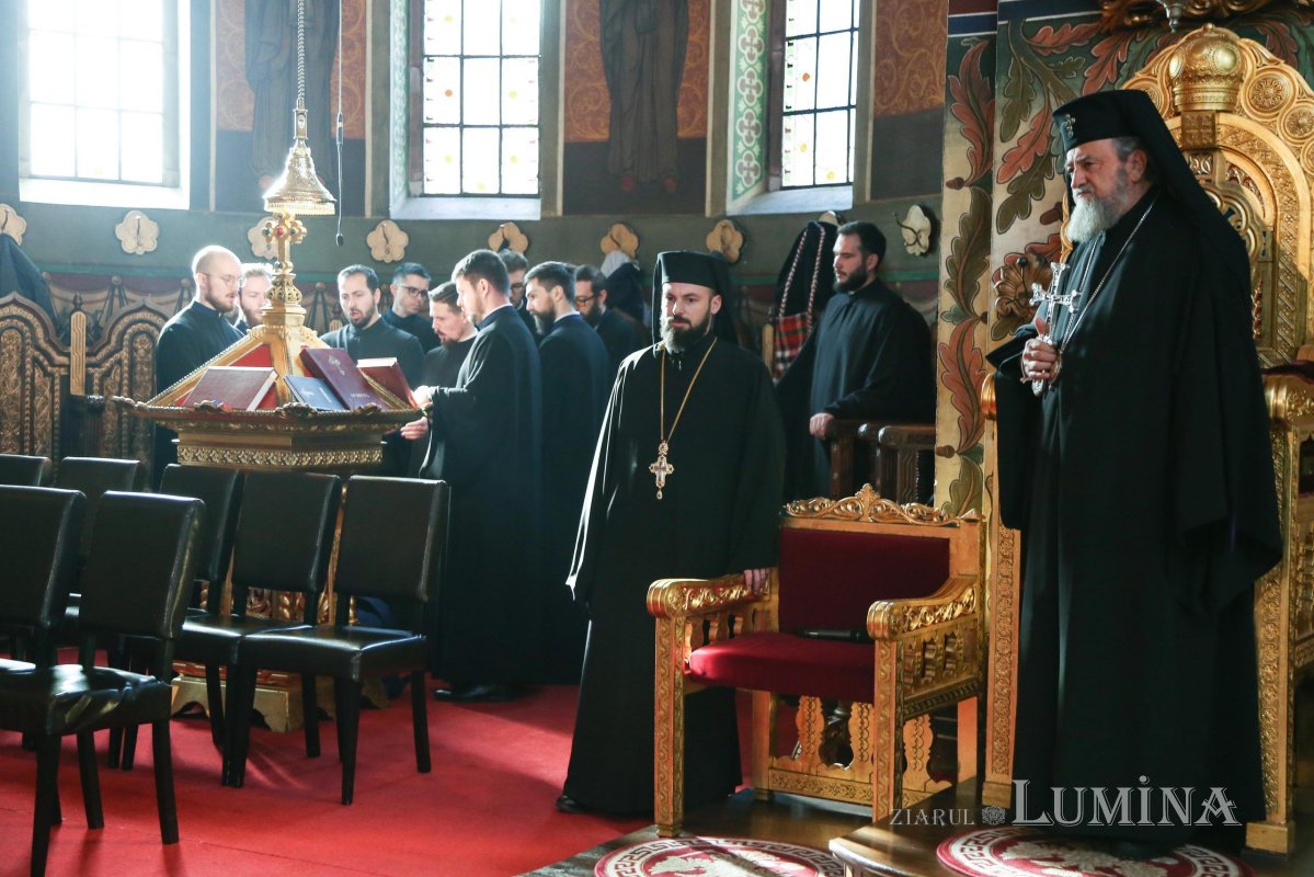 Aniversare în Mitropolia Ardealului: 16 ani de la întronizarea Înaltpreasfinţitului Părinte Laurenţiu 192528