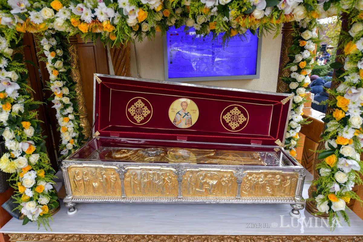 Un deceniu de slujire la Paraclisul Catedralei Mântuirii Neamului 192607