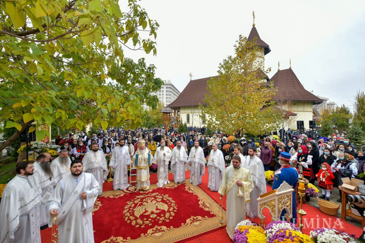 Un deceniu de slujire la Paraclisul Catedralei Mântuirii Neamului 192614