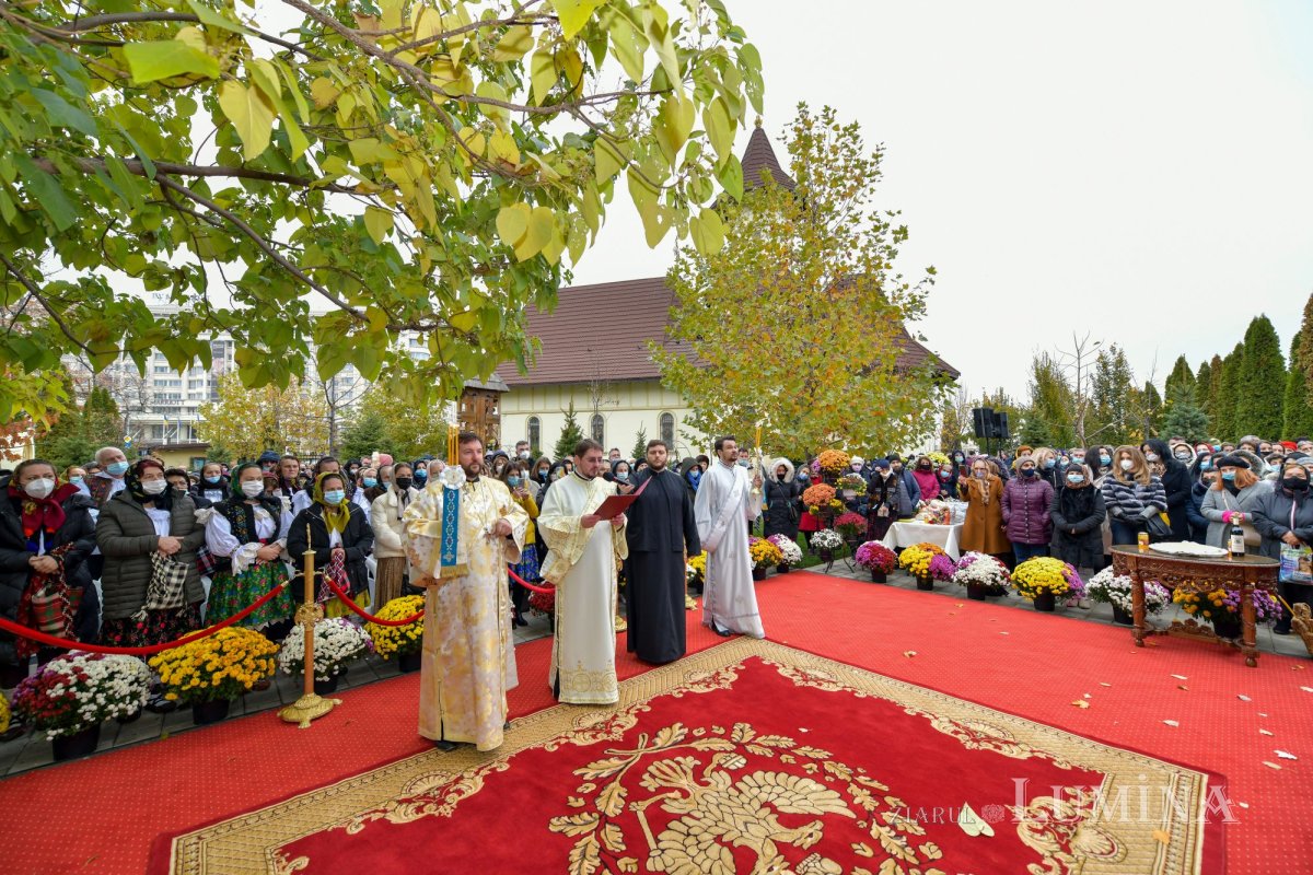 Un deceniu de slujire la Paraclisul Catedralei Mântuirii Neamului 192636