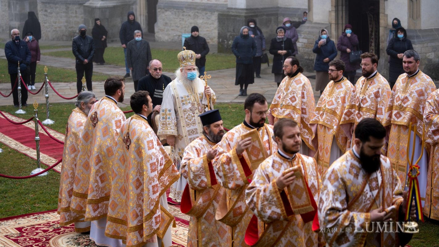 Slujire arhierească la Mănăstirea „Sfântul Ioan cel Nou” din Suceava 192676